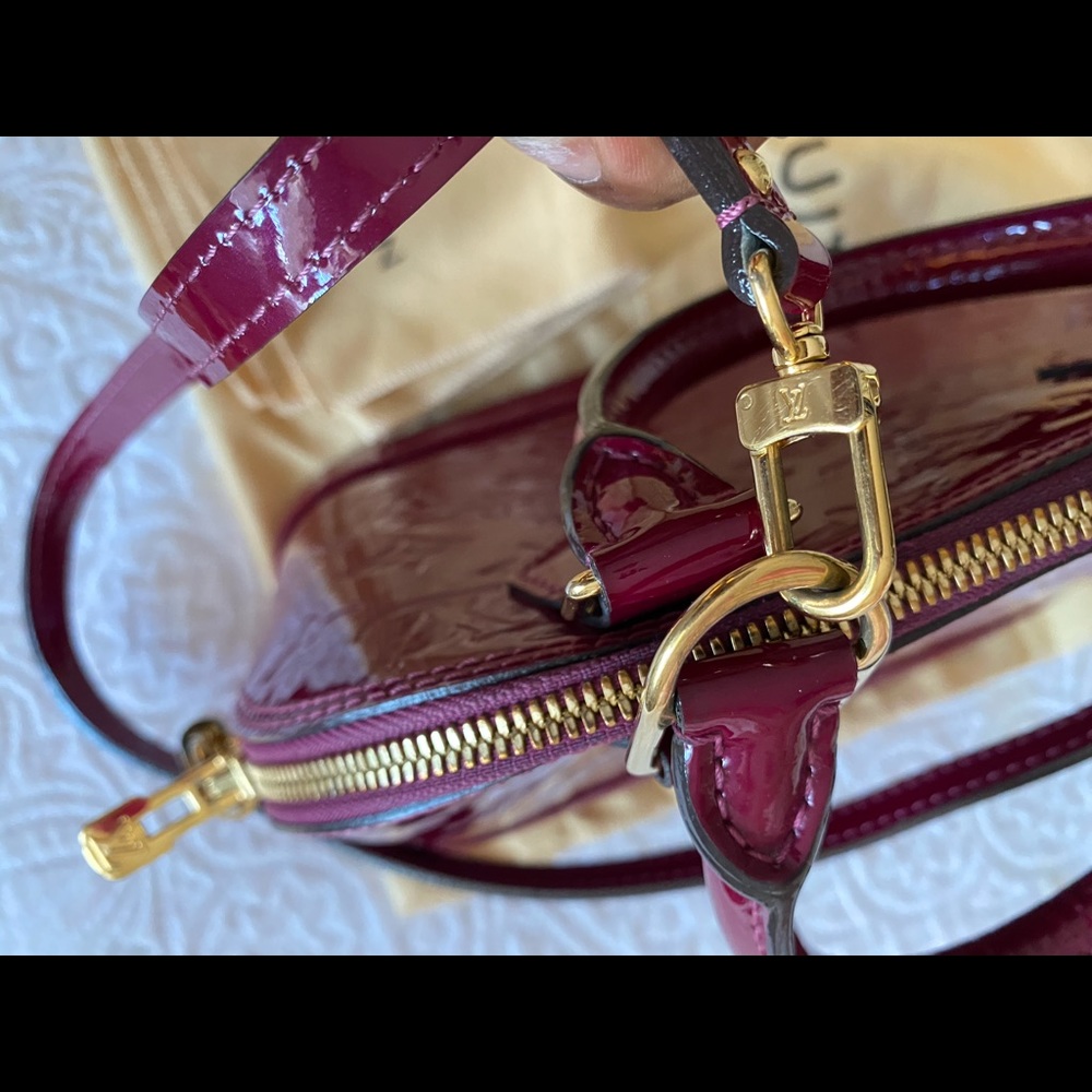 LOUIS VUITTON Vernis Alma BB Magenta - Picture 4 of 11